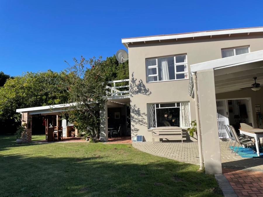 5 Bedroom Property for Sale in West Bank Eastern Cape